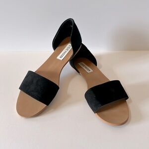 Suede Peep Toe Sandal
STEVE MADDEN size 6